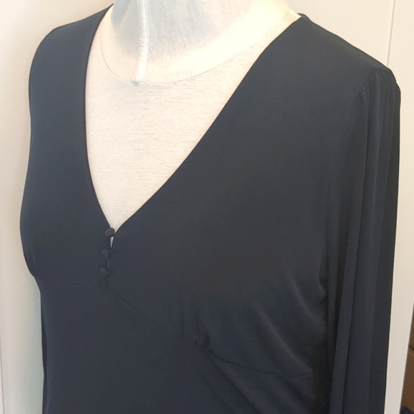 Navy Three Button Long Sleeve Stretch Women's Top by Banana Republic - Picture 3 of 8